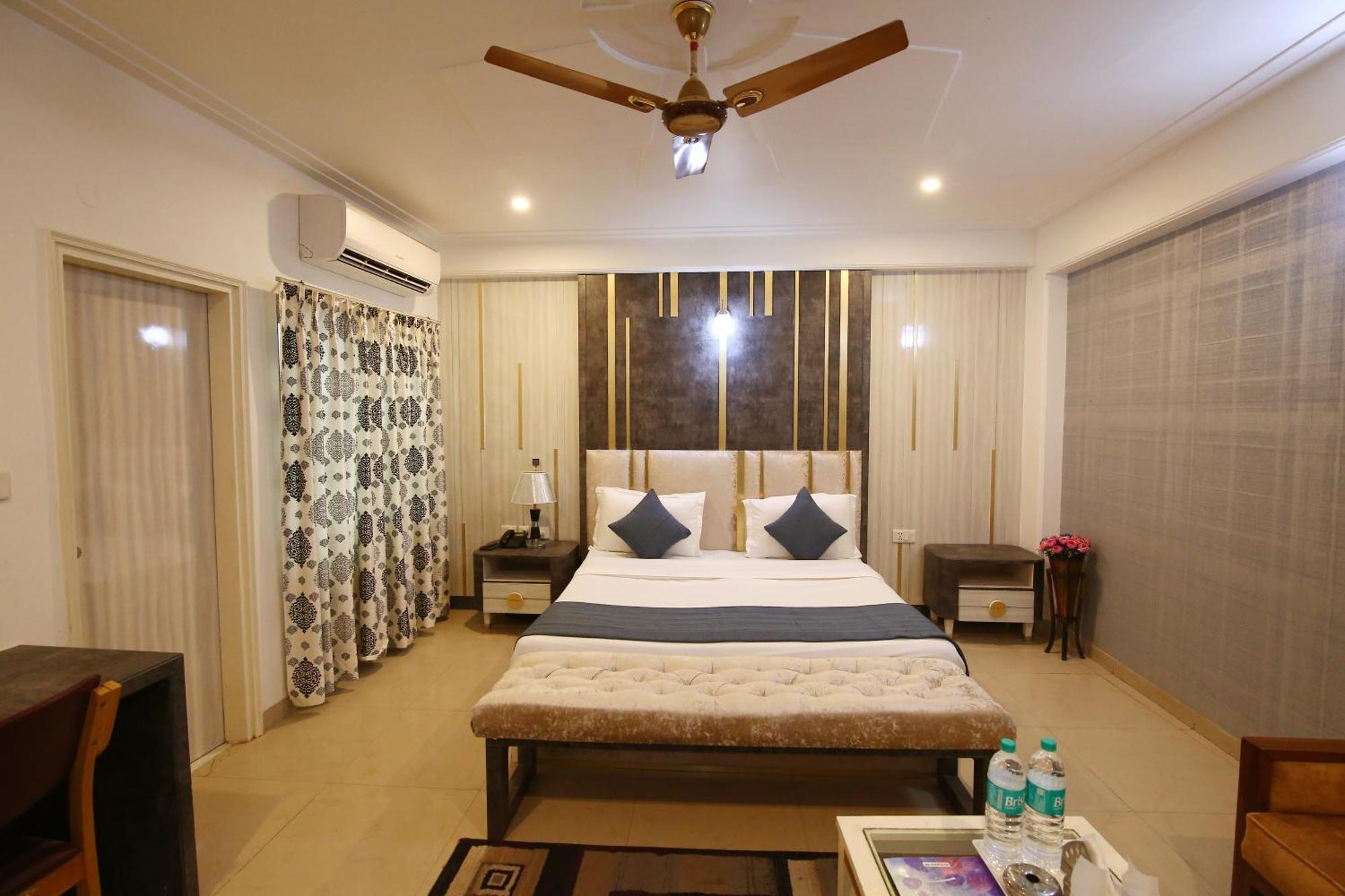 Hotel Oppera Delhi International Airport 4*